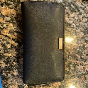 Black Kate spade wallet, used, zipper pull torn